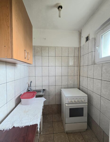 Piata Trapezului, chiar la gura de metrou