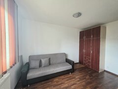 Piata Trapezului, chiar la gura de metrou